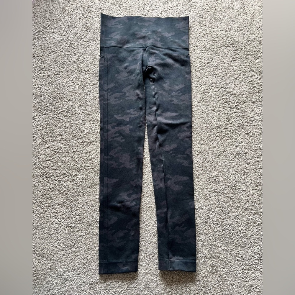 Spanx Look At Me Now Leggings Size M High Rise Camouflage Seamless Shapewear